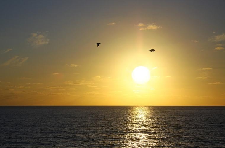 A sunset in cornwall on the ocean